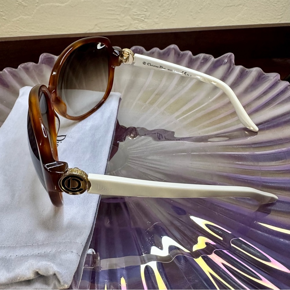 Authentic Christian Dior Model 1 Sunglasses - Picture 5 of 10
